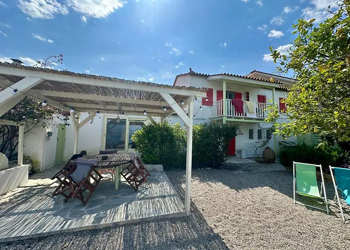 Kiveri 1876 Traditional Seafront Cottage