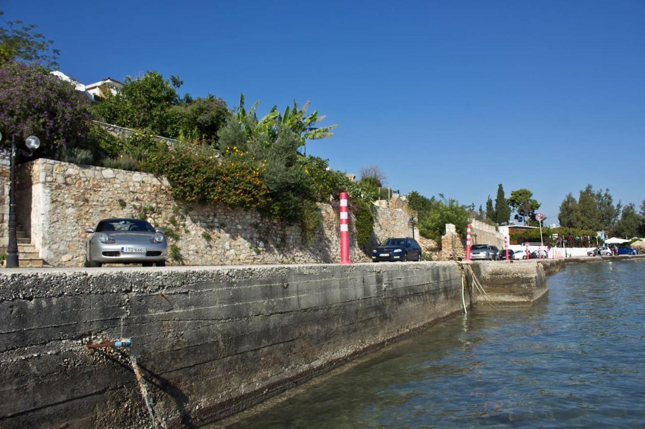 1876 Traditional Seafront * Kivérion